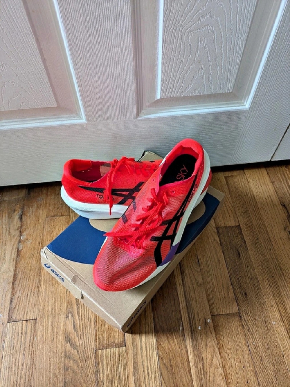 ASICS Metaspeed Sky+ + Running Shoes Red US 8 - Picture 3 of 6